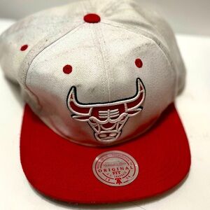 Vtg Mitchell & Ness Bulls Red and White Baseball Hat Snap Back